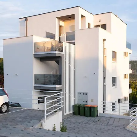Primero Apartamento *
