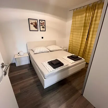 Primero Apartamento Primošten